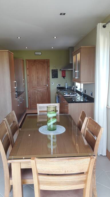 kitchen/dining area