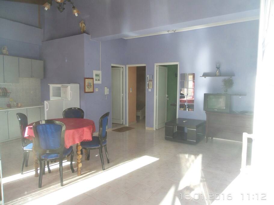 Living room...and Kitchen sitting...!