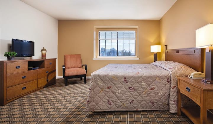 Kitanda aina ya Master bedroom w/ king