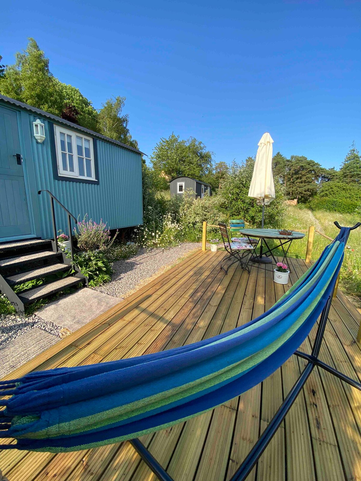 Idyllic, Cotswold Views, En suite, TV/WiFi Tiny houses for Rent in