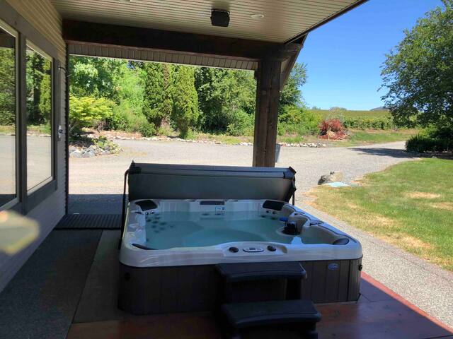 4 BR Farmhouse w/ Pool & Hot Tub gallery image 5