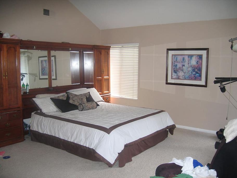 Large oversized Master Bedroom with Cal King memory foam mattress