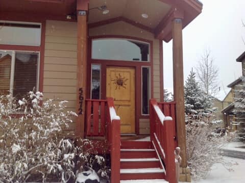 Top performing Airbnb: Cozy Modern Cabin like Townhome in Utah