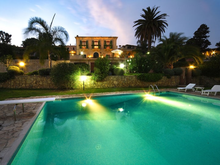 VILLA SCAUZZINA GANZIRRI MESSINA Villas for Rent in Messina, Sicilia