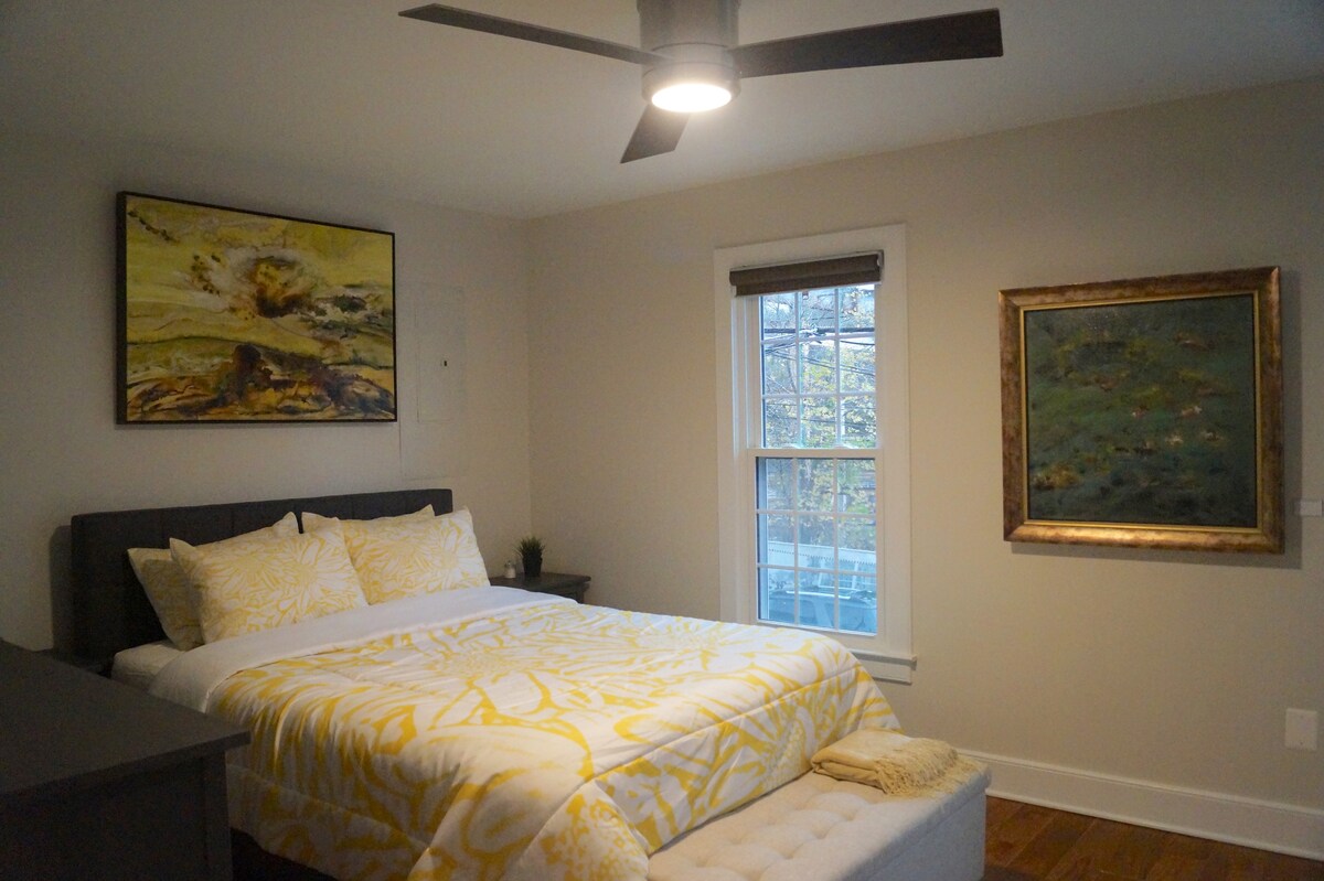 Bedroom with view over Mill Street