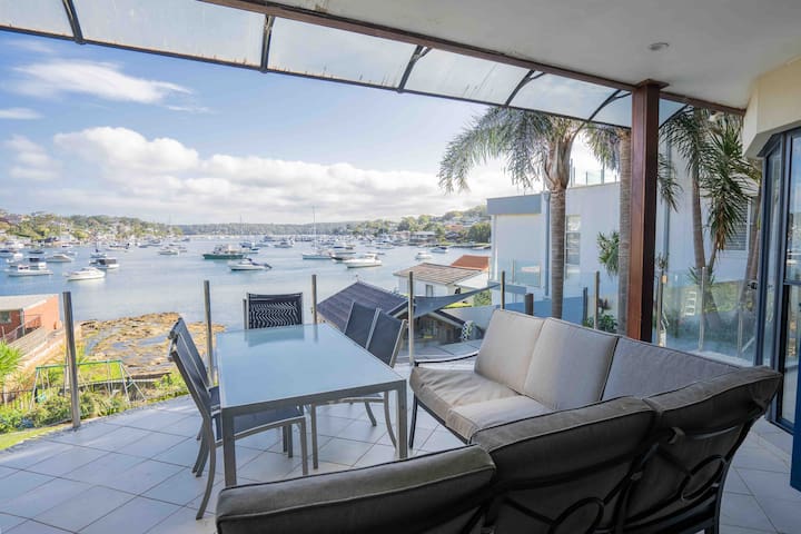 LUXURY WATER-FRONT APARTMENT – CRONULLA