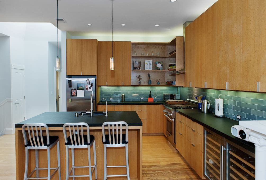 Looking toward the kitchen from the living-room