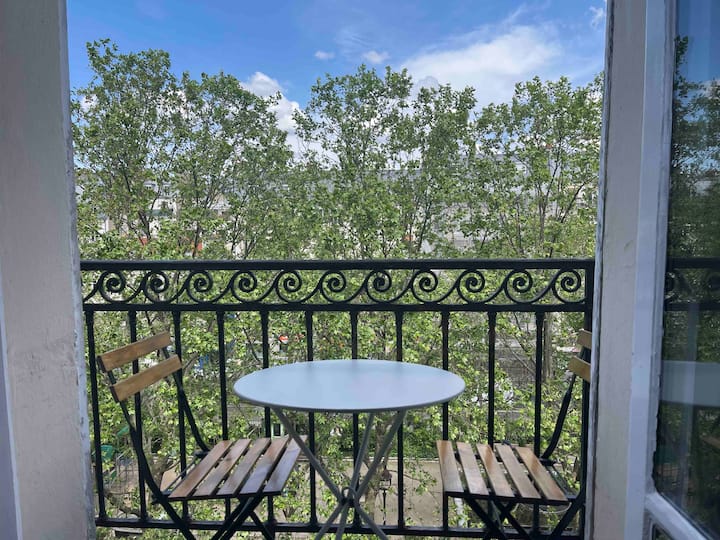 Paris Republique Square Jules Ferry - 