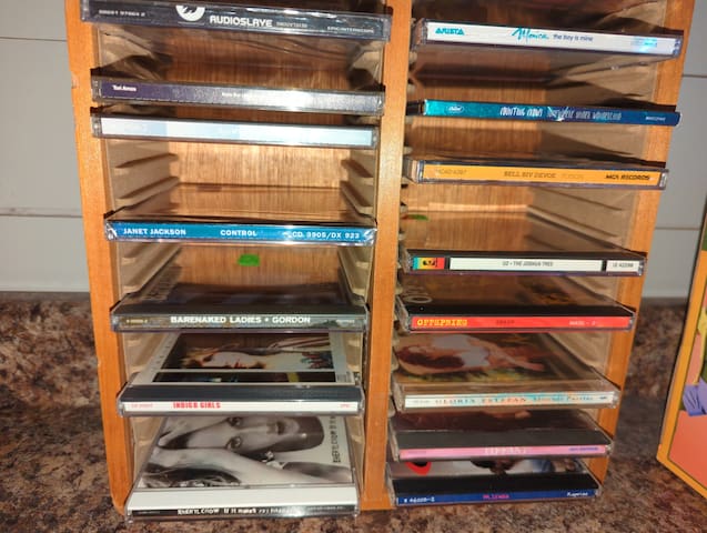 90’s Arcade Oasis⚡️Theater⚡ Gym ⚡ Backyard⚡️BBQ gallery image 5