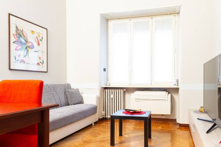 5 bedrooms – Very Large Apartment near center gallery image 2