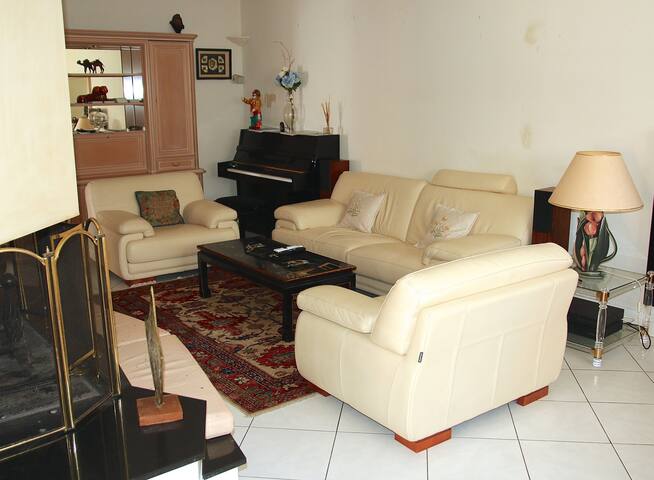 Grande villa, piscine billard à 20min de Bordeaux gallery image 3