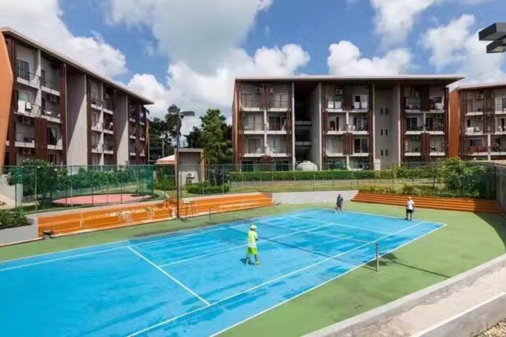网球场 (the tennis court)
