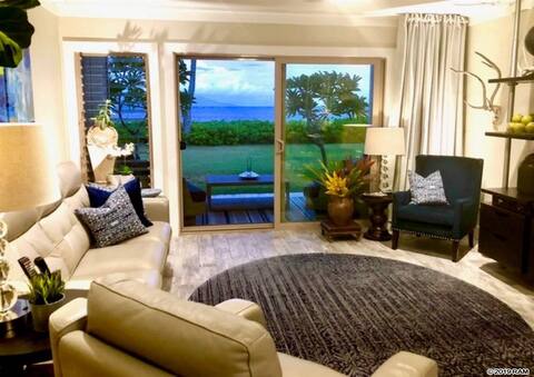 Oceanfront Wavecrest Resort, Molokai Escape