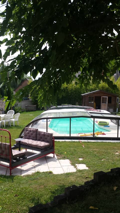 Stay close to castles and golf courses.