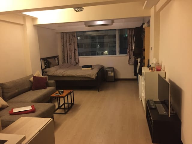 1 Bed Studio in Perfect Location!