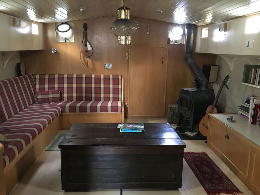 Lower Cabin / Sitting Room