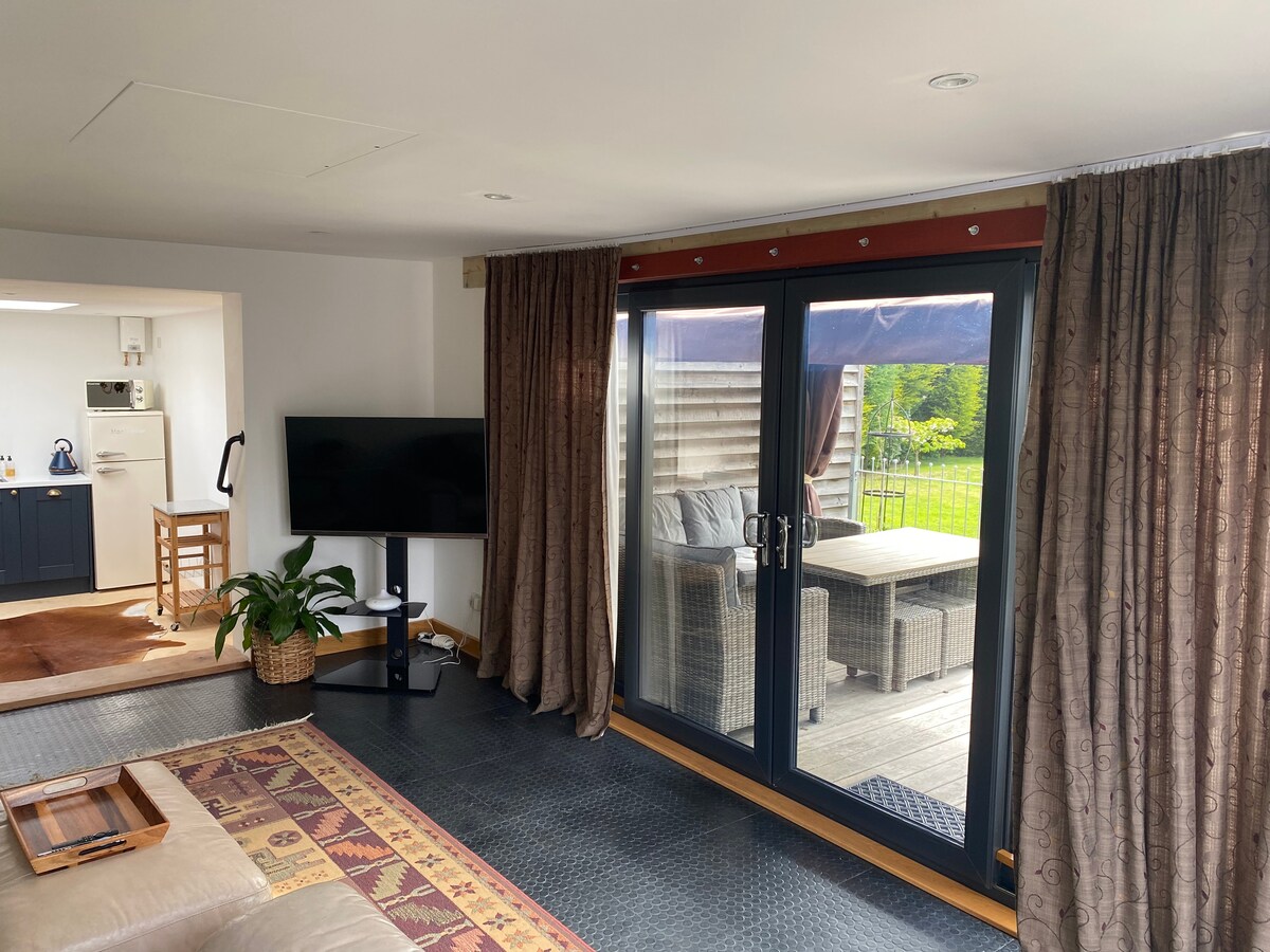 Successful Airbnb property: A Scandinavian feel accommodation. in Epping Forest