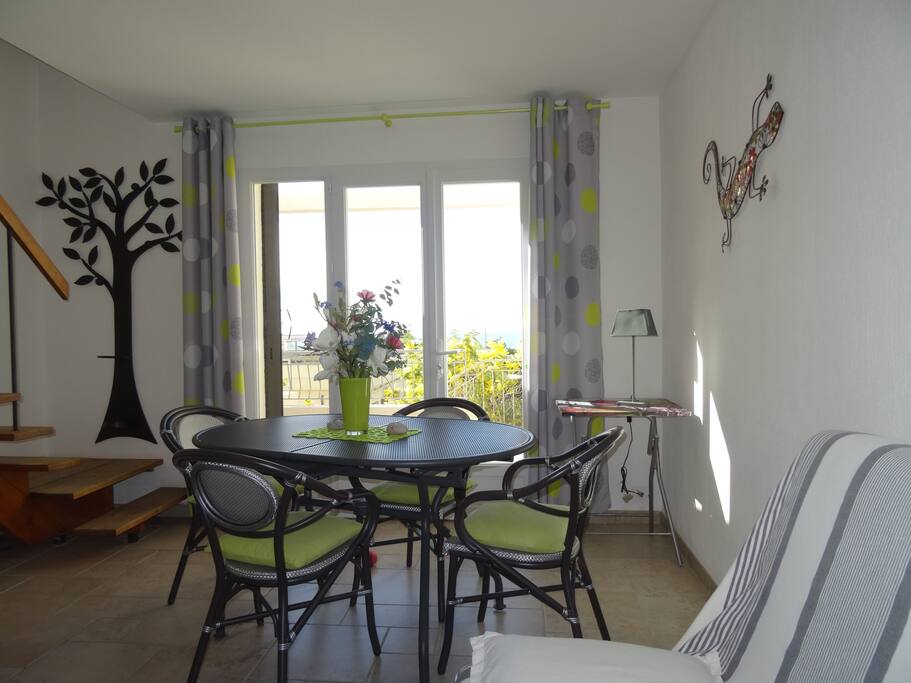 sejour donnant sur terrasse sud