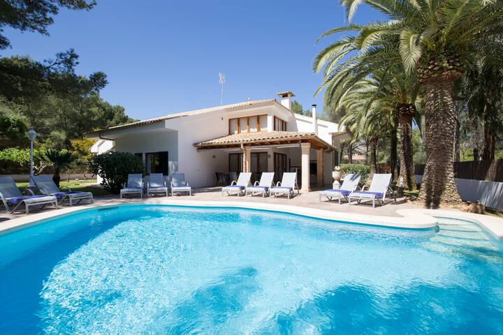 VILLA BORRAS, 5 bedrooms, 400mts from the beach. gallery image 2