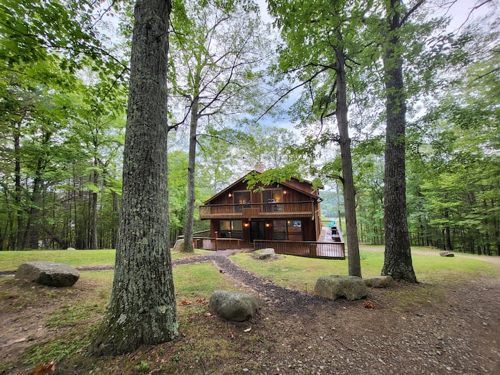 Augur Lake Friends & Family Retreat! Houses for Rent in Keeseville, New York, United States