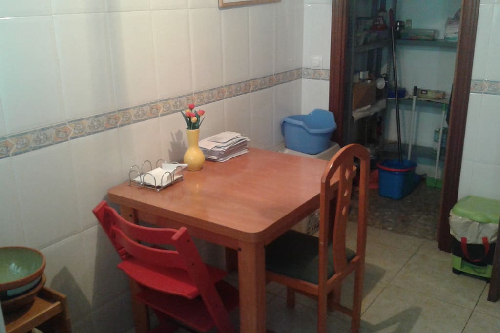 La cocina es grande
y confortable. Cuenta con un amplio espacio para las comidas.