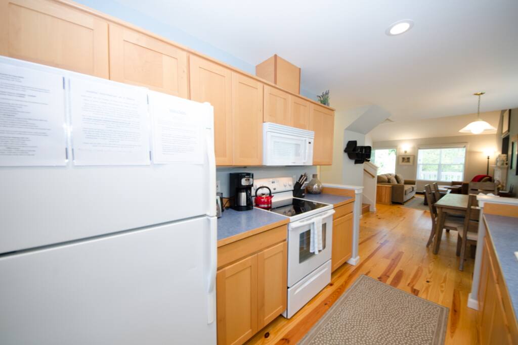 Fully equipped kitchen.