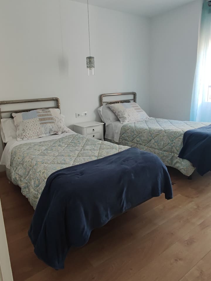 ห้องนอนที่ 2 มีเตียงขนาด 90 ซม.