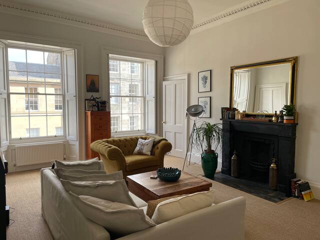 New Town Large 2 Bedrooms Apartment gallery image 2