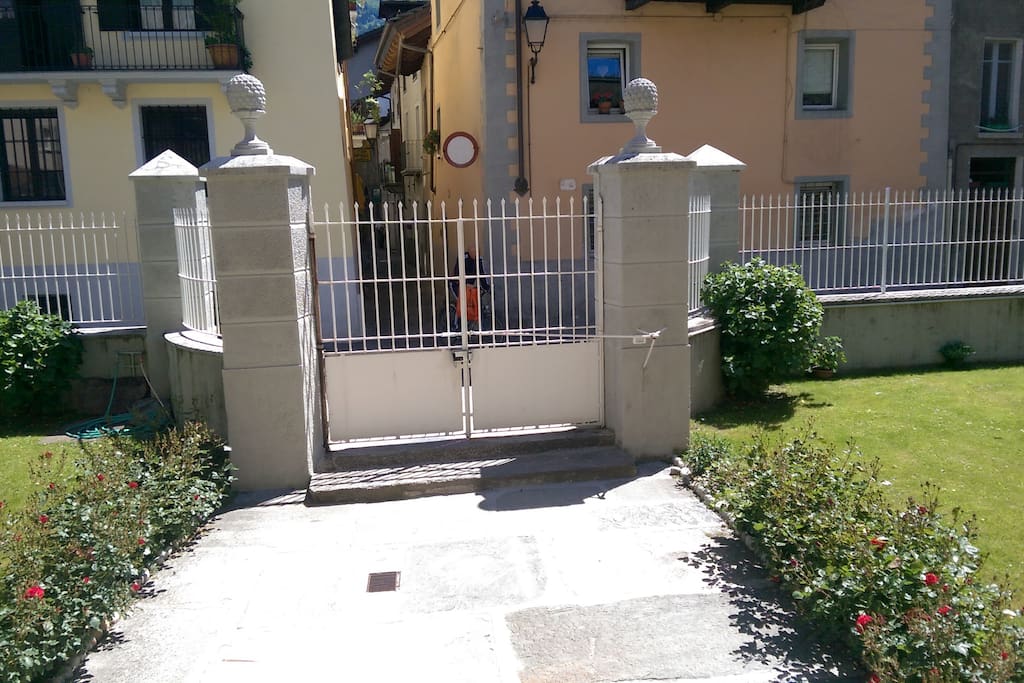 Il cancello d'ingresso