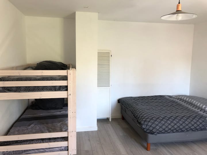 ambient ndenjjeje (krevat marinari + 160 x 200 krevat )