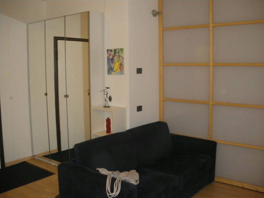 porta d ingresso divano letto
