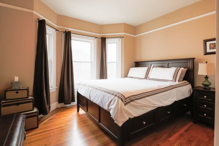 Beautiful Russian Hill Flat gallery image 2