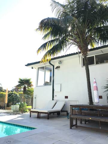 Avalon Beach Cottage easy flat 5 min walk to beach gallery image 5