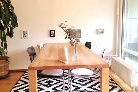 STYLISH APARTMENT, LOVLEY BALKONY, 7MIN TO CENTER