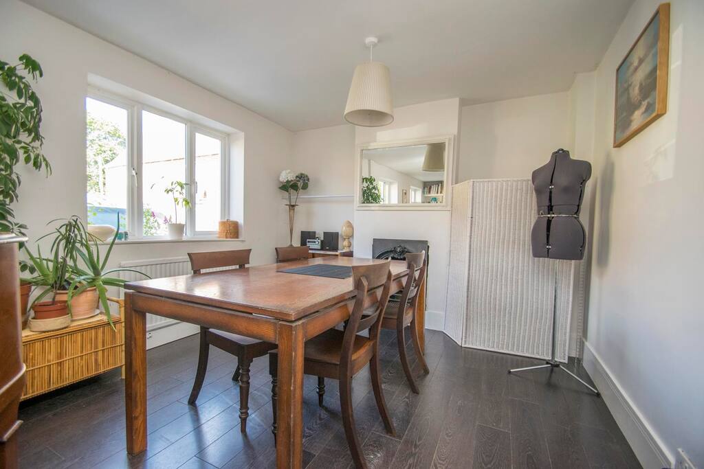Lounge Diner with space for 6 to dine.