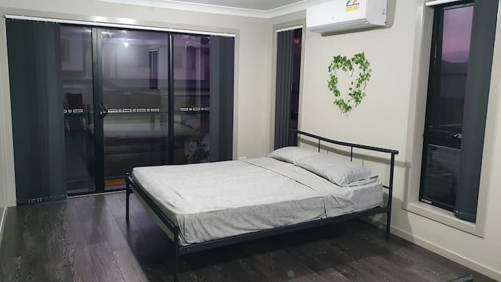 Bračni krevet (širok 150 - 179 cm)