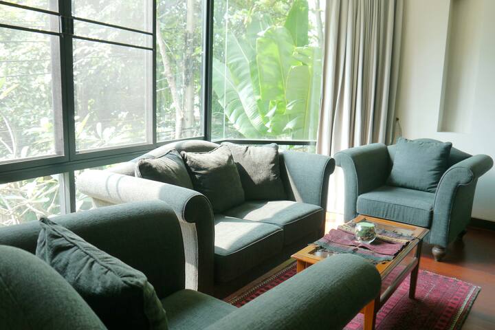 The Ultimate City Pool Mansion in Prime Thonglor gallery image 3