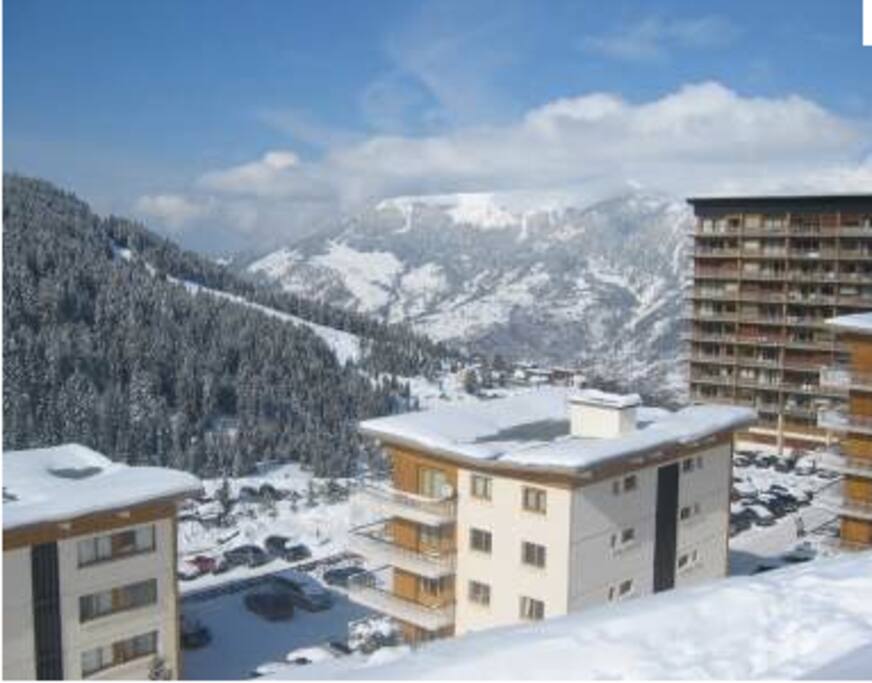 1er étage de la résidence (immeuble haut). 1 st floor of the hight building