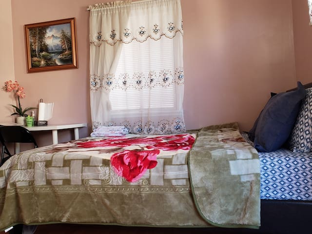 Cozy Room | Shared Bath | Near Disneyland!