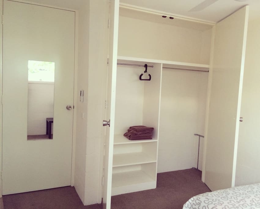 Miror, wardrobe and some serviettes