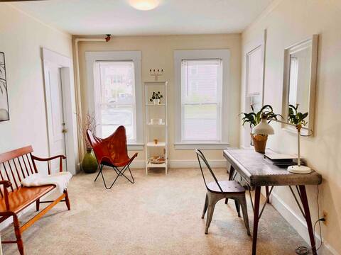1200sq.ft AptAt Home on Hanover St