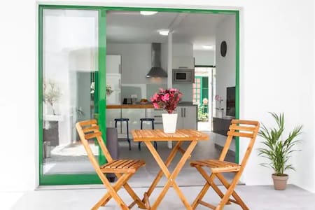 Download Un dormitori de lloguer a long beach Desktop Wallpaper Free Un Dormitori De Lloguer A Long Beach