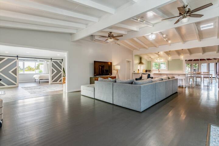 The Pool House in Kailua with 3,200 sf, 6bed/4bath gallery image 3