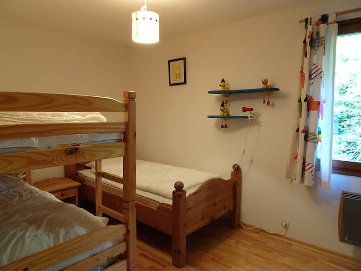 საძინებელი 3 საწოლით 90