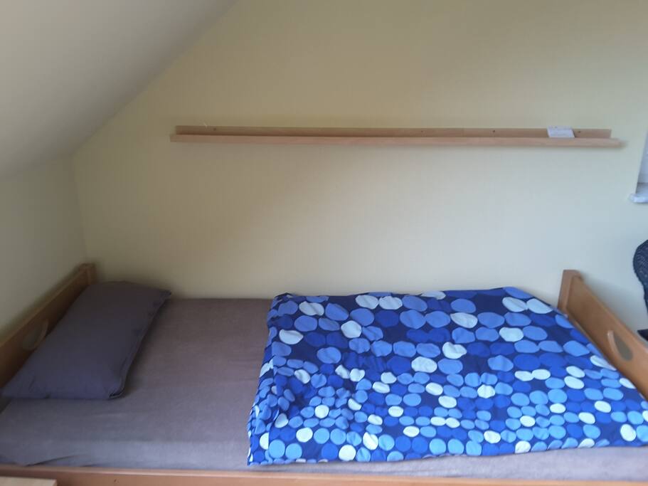 Bett: 200 cm x 100 cm