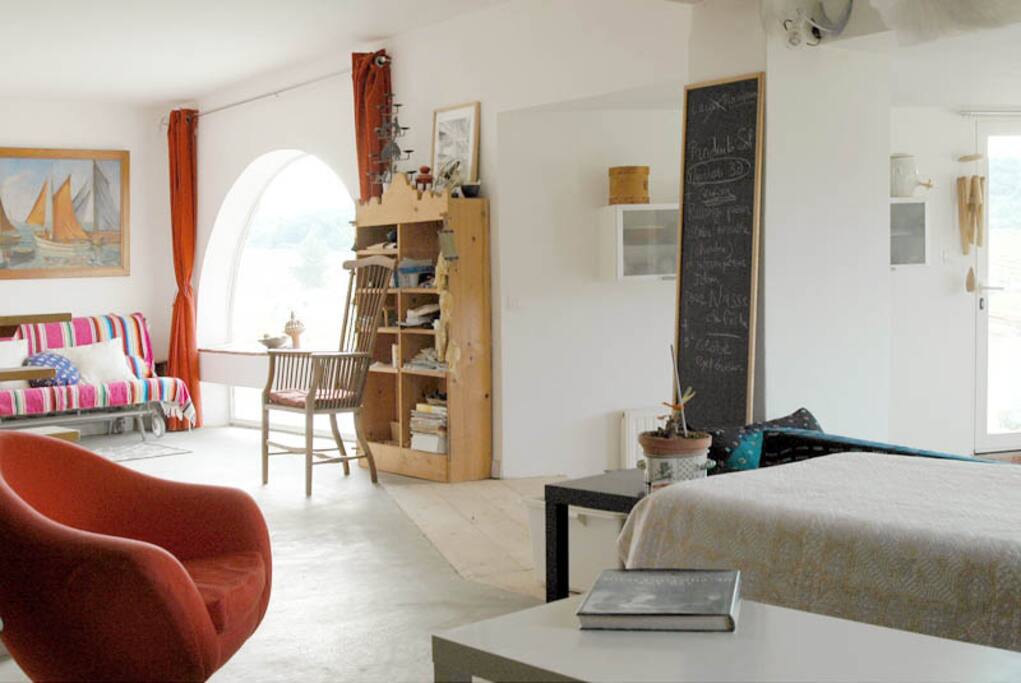 open space: salon, chambre, cuisine