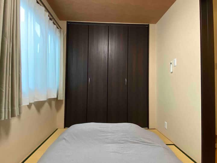 2F Japanese room with a double-size（1.4m*2m）futon