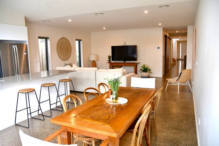 Barwon Heads, perfect location to relax & enjoy gallery image 3