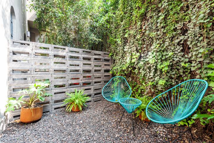 Restored Apt. in a 1920s typical Condesa House gallery image 4