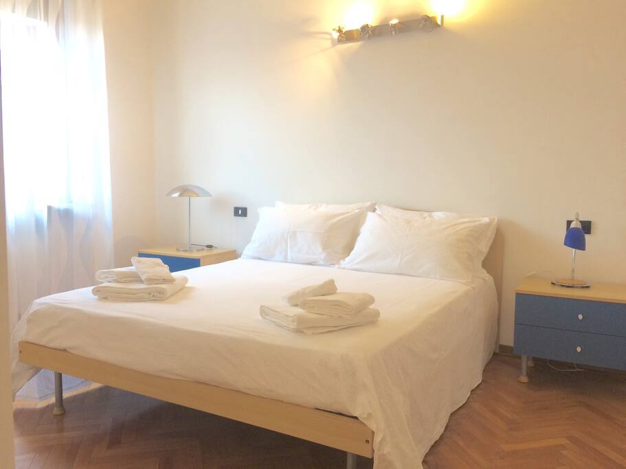 CAMERA
BEDROOM